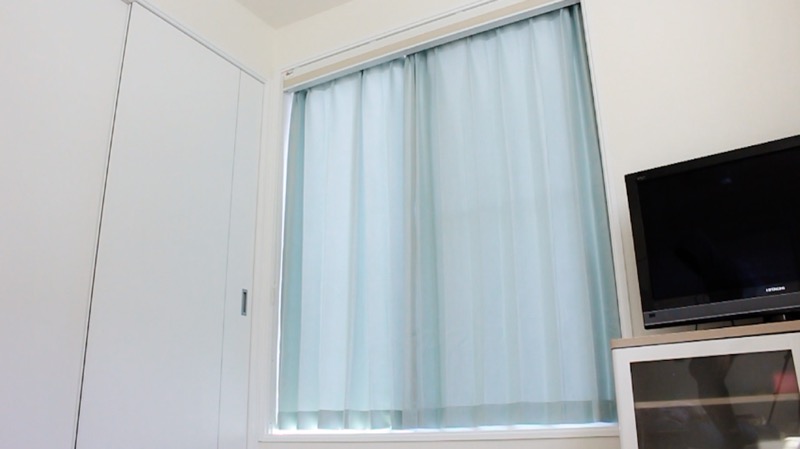 突っ張りカーテンレール_カーテン取り付け後