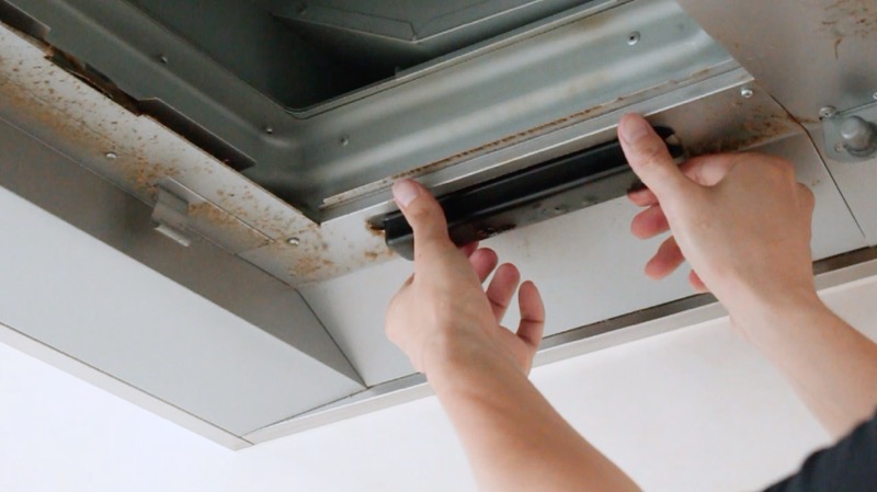 レンジフード_オイルパック外す