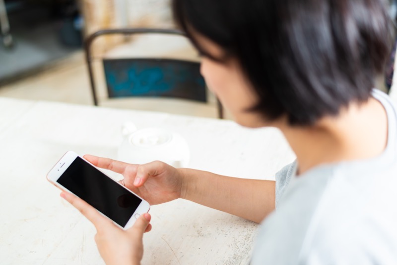 スマホと女性