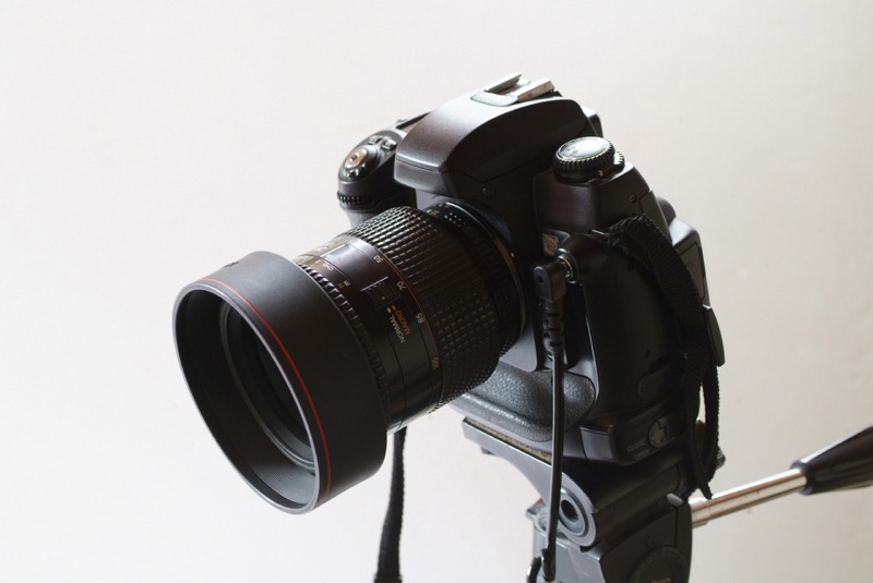 三脚の上のカメラ