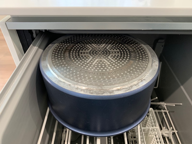 食洗機の入れ方_上部ギリギリまで入れている