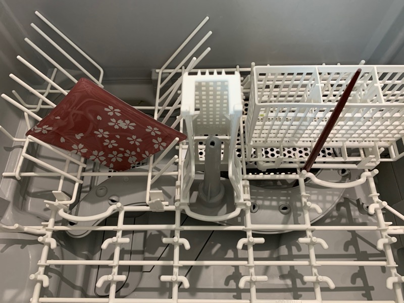食洗機の入れ方_回転ノズルを止めている