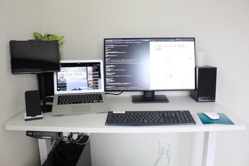 パソコンデスクとDELL4Kモニター_4