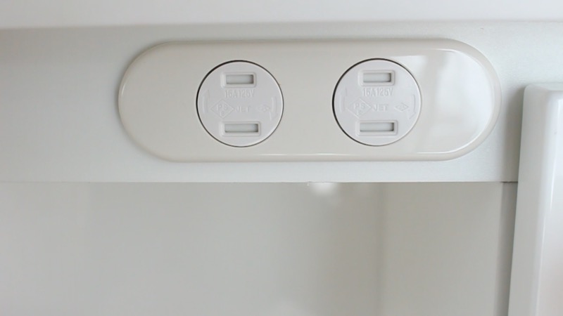 キッチン背面コンセントカバー_補修後