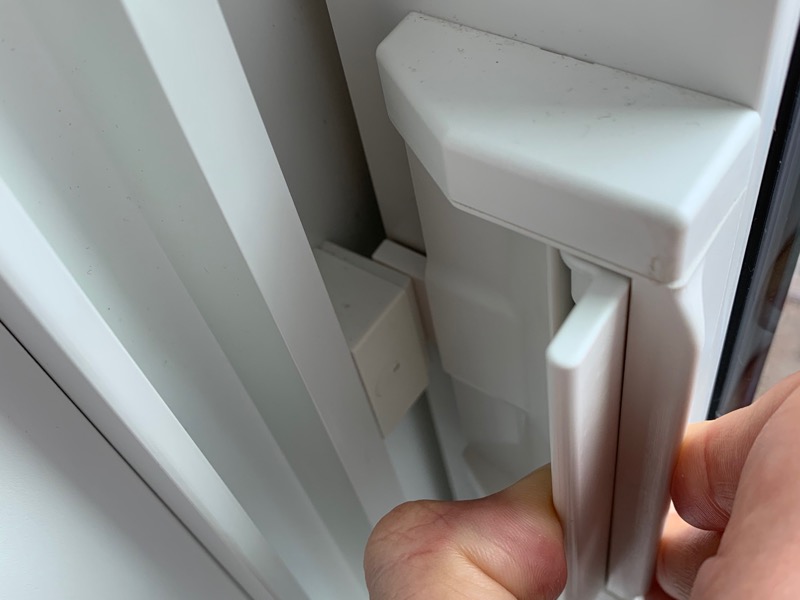 窓の取手部分2_ズレ