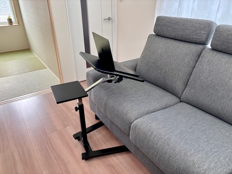 ニトリカウチソファ_移動デスク1