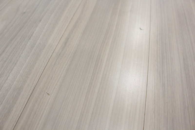 フローリングの傷1