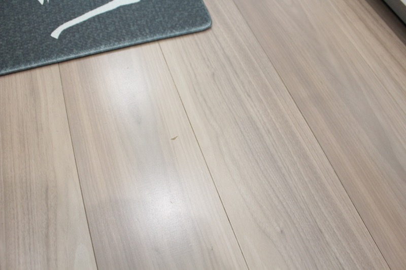 フローリングの傷3