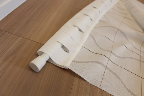 アコーディオンカーテン_ポール通す