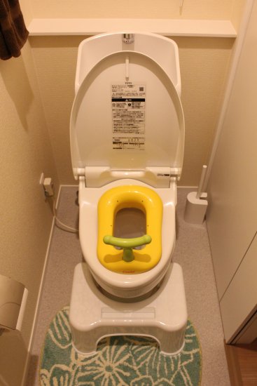 2階トイレとコンビ子ども用便座