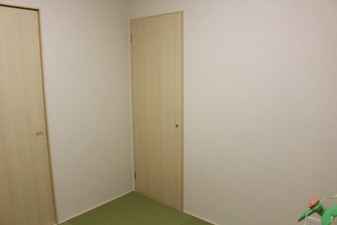 和室_階段下収納の扉