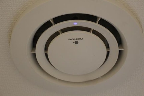 ナノイー発生機_掃除前_玄関