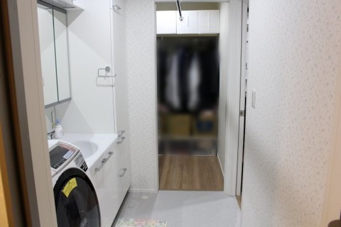 風呂場から洗面所とウォークインクローゼット