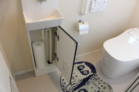 壁付手洗器コフレルの収納_開ける