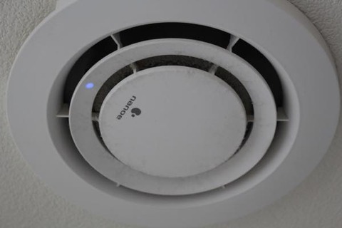 ナノイー発生機_掃除前_リビング
