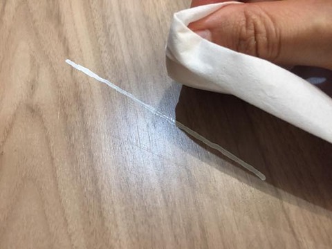 補修ペン塗った後_ティッシュ