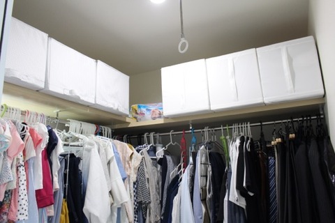ウォークインクローゼット_収納02