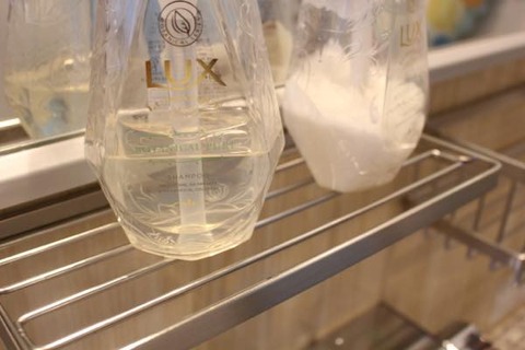 風呂_網棚_シャンプー乗せた