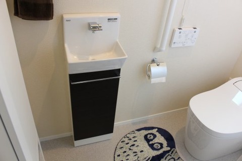 壁付手洗器コフレルの収納_閉める