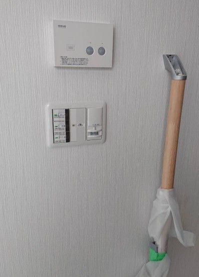 玄関_スイッチと手すり