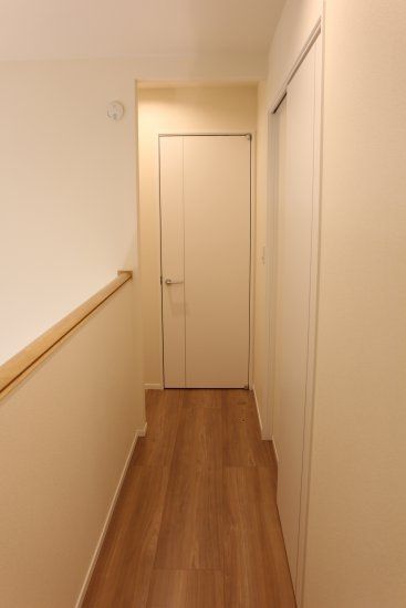 2階廊下_階段側から