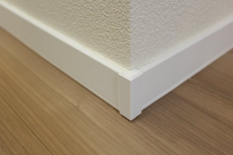 巾木コーナーキャップ_接着後