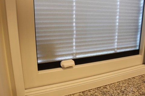 風呂_窓_マグネット動かす3