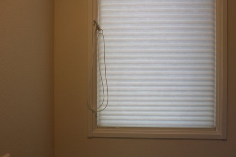 ハニカムシェードの紐_上げた