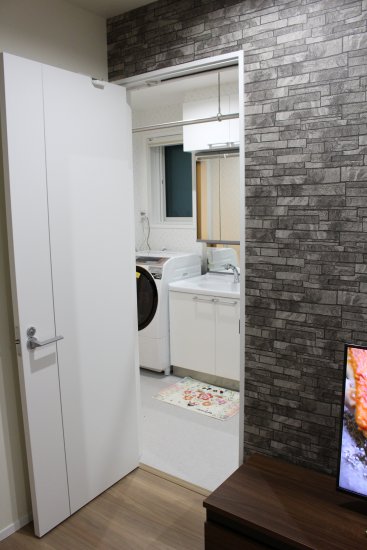 リビングから洗面所